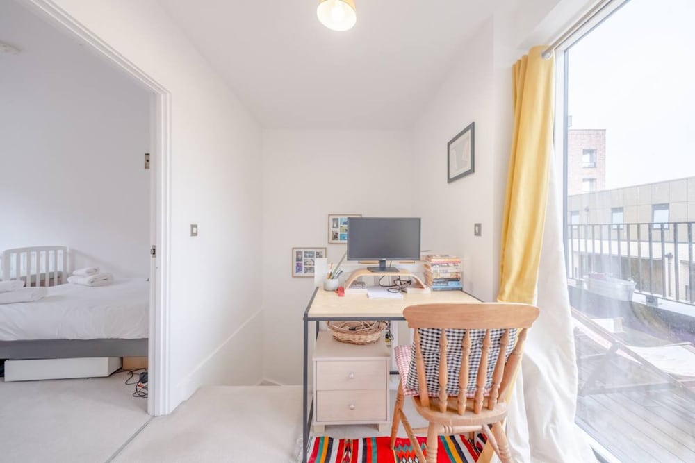 Bright 2 Bedroom Maisonette Near Stratford