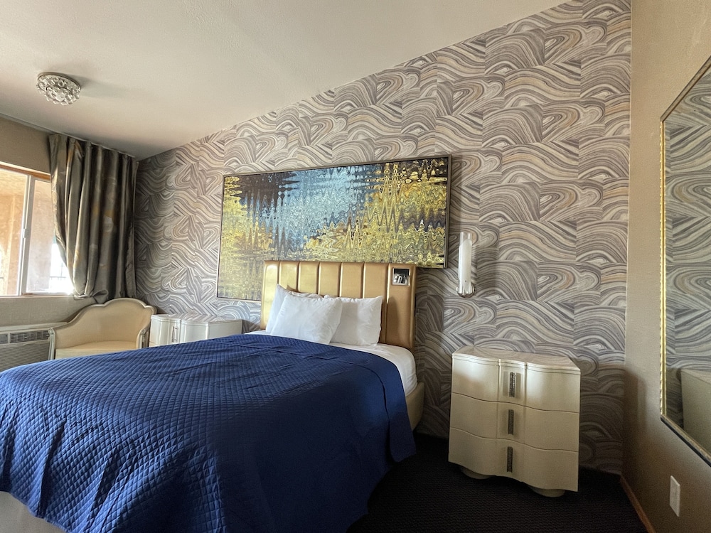 Crown Motel