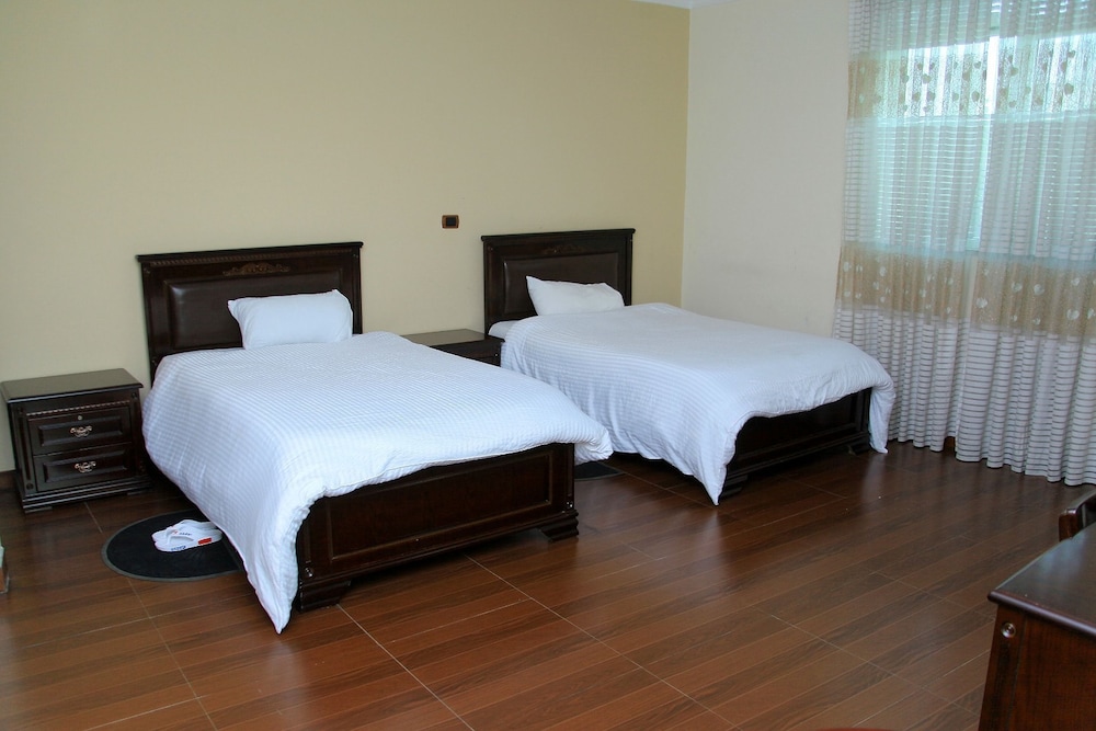 Bnow Hotel