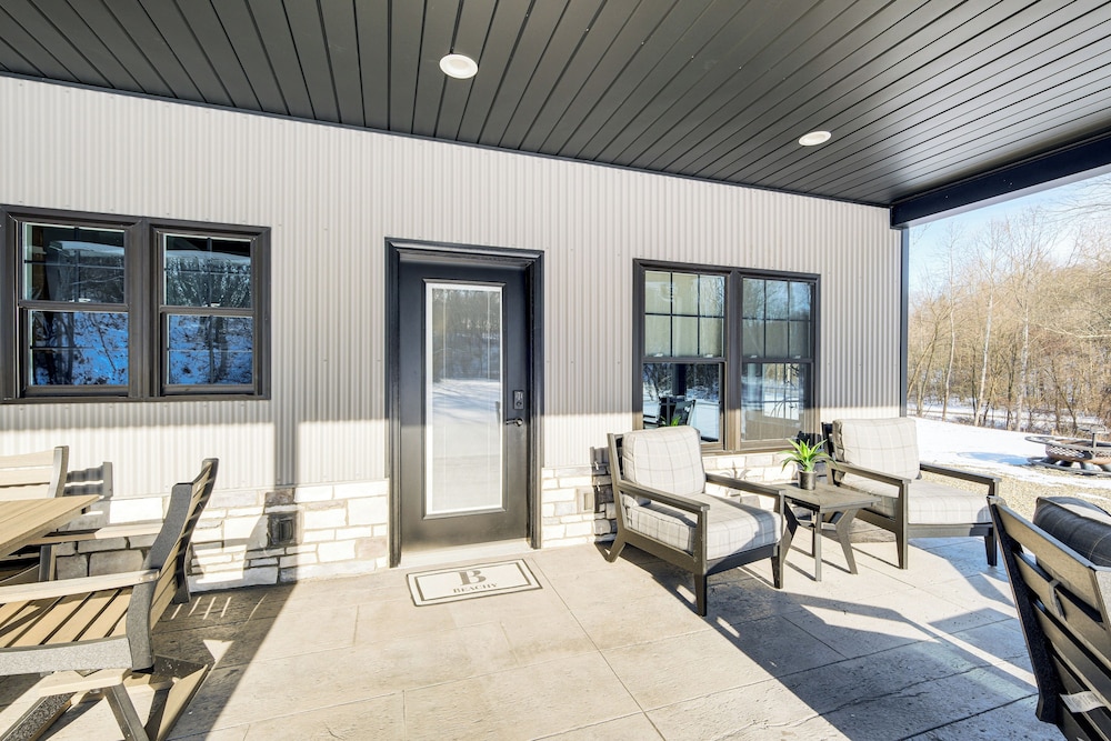 Family Retreat w/ Fire Pit & Yard in Mineral City