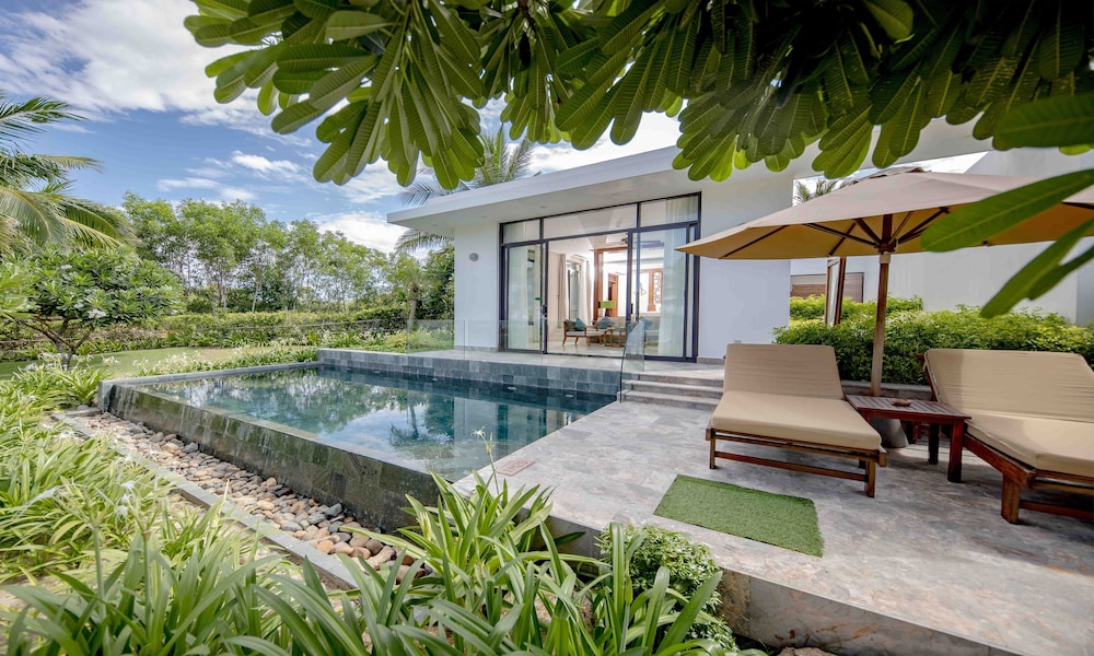 Cam Ranh Riviera Beach Resort & Spa