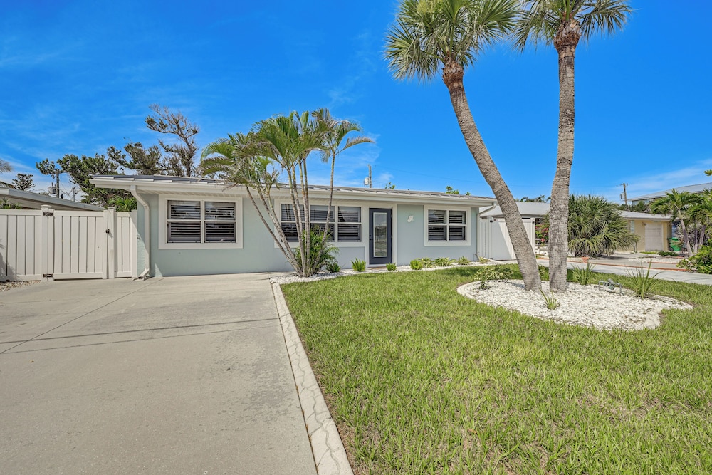 Steps to Englewood Beach: Home w/ Outdoor Oasis!
