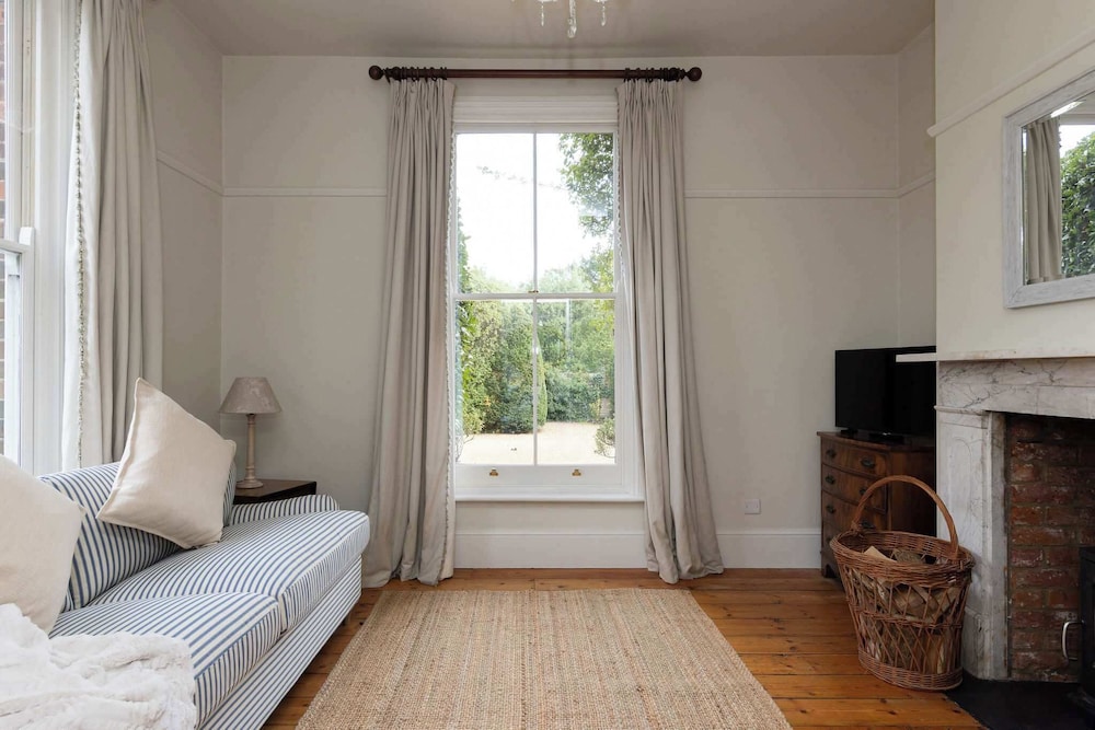 Victorian House Sleeps 14 Pool and Gardens