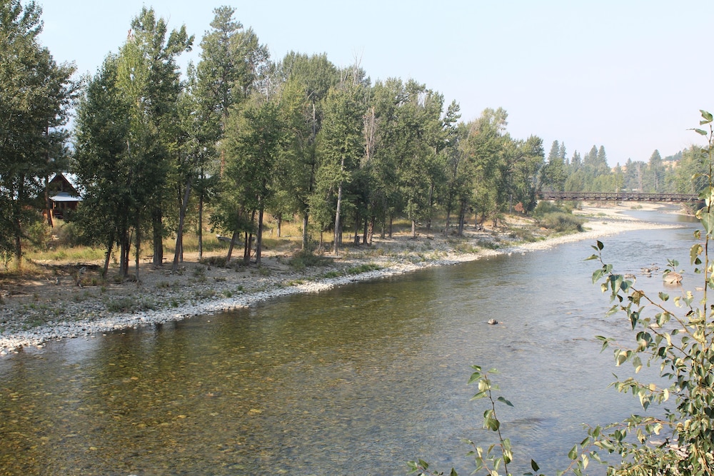 Methow River Lodge & Cabins