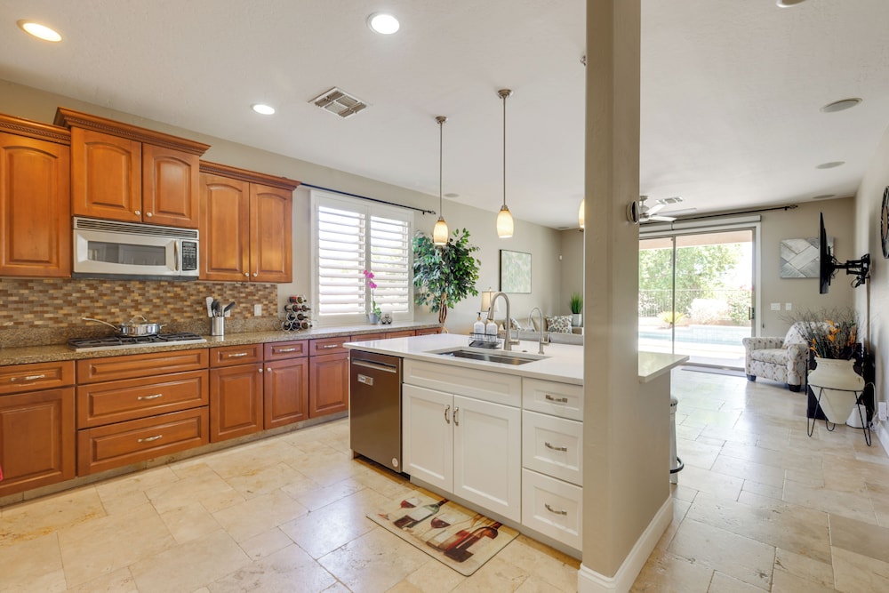Private Yard & Fairway View: Phoenix Golf Retreat!