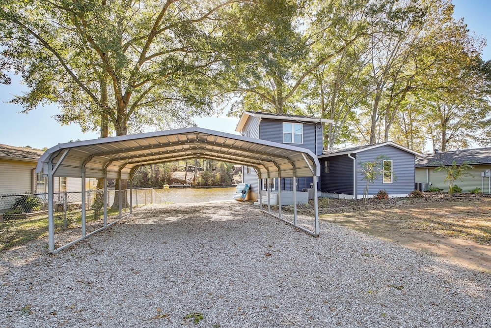 Lakefront Home w/ Swim Dock in Hot Springs view 2