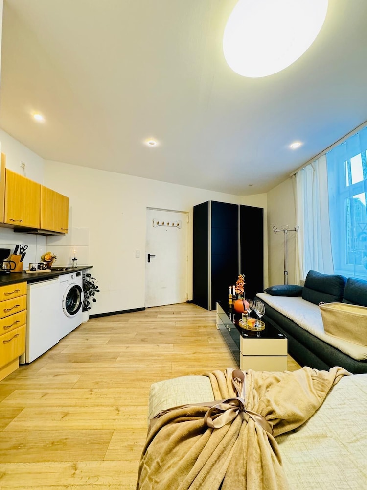 Central King Studio Downtown Area