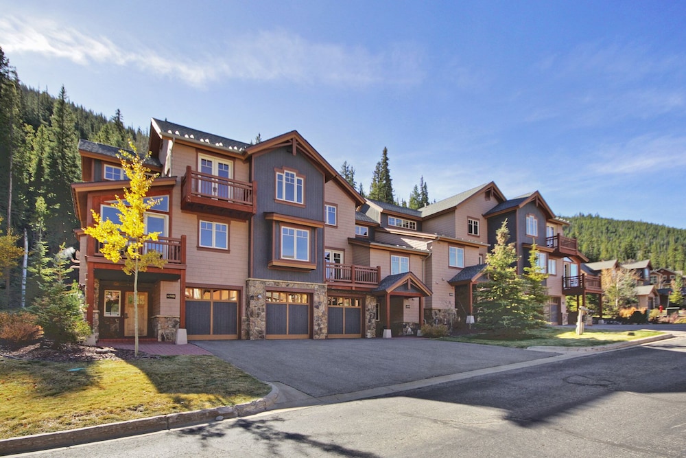 6509 Settlers Creek Townhomes by RedAwning