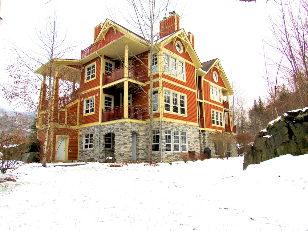 Tremblant les Eaux by Location ADP Tremblant