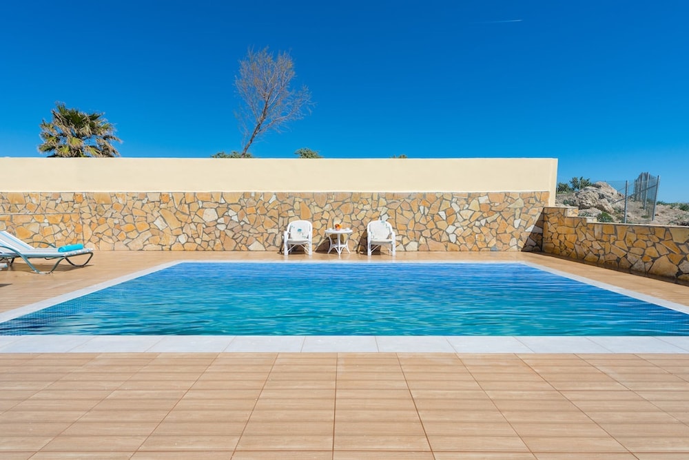The Cottage South Escape With Beach Front Pool