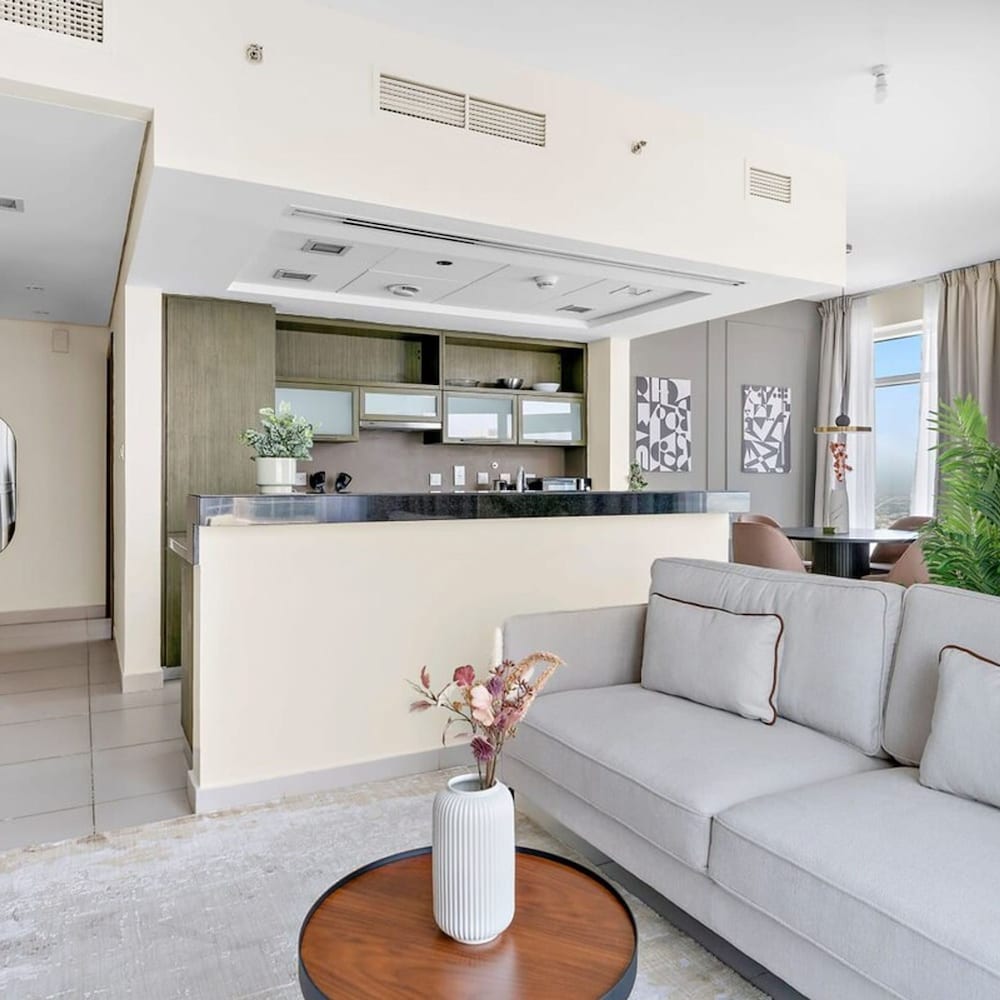 Silkhaus High Floor in Downtown Fully Furnished