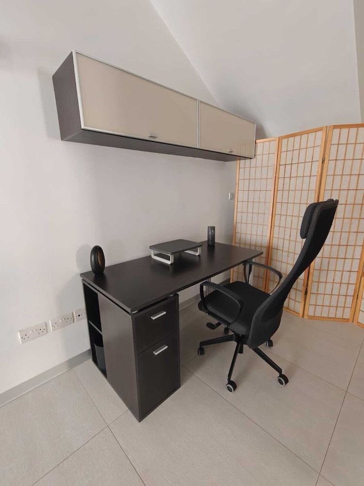 Twin Room with Laundry in Pembroke