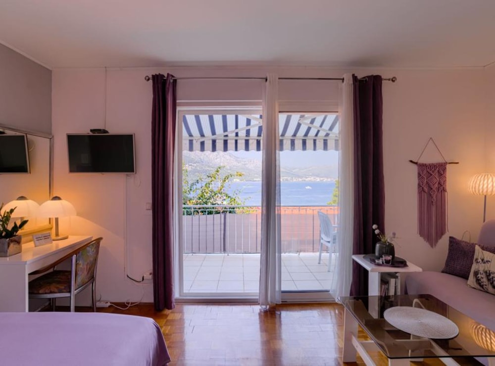 Sunset Tides Apartments With Terrace and Sea View