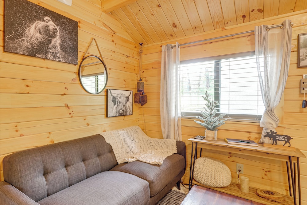 15 Mi to Blue Ridge: Forested Cabin w/ Decks!