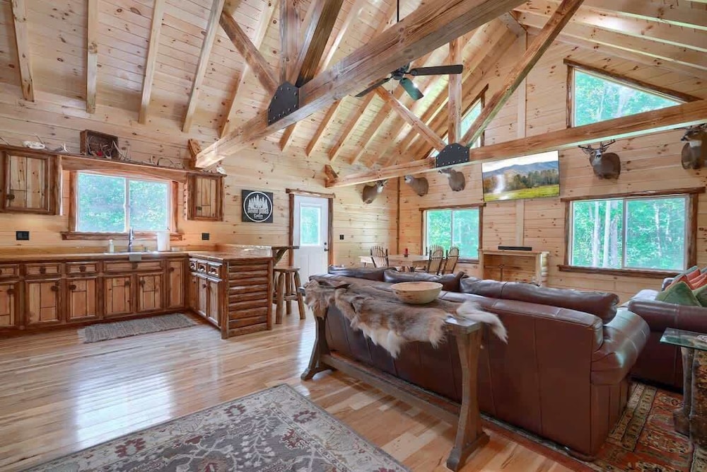 Seven Pines Cabin - Secluded in Hocking Hills