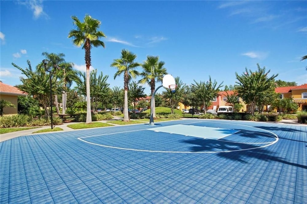 Luxuriate In Our Spacious 7br, 4.5ba 7 Bedroom Villa by RedAwning