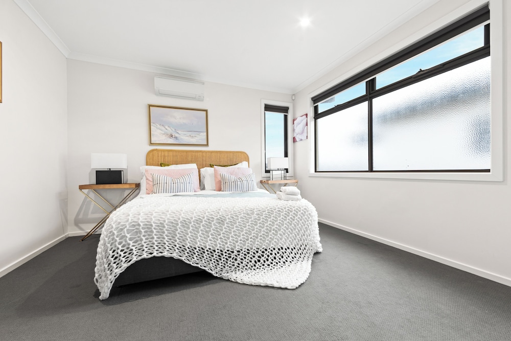 golf pool 2B House in point cook VIC