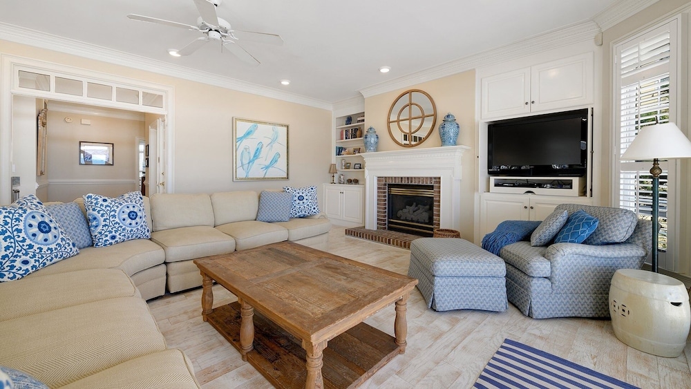 Always Dreamin- Relaxed Luxury Oceanfront, In Gated Community, Home Across From The Pool!!! 5 Bedroom Home by RedAwning view 4