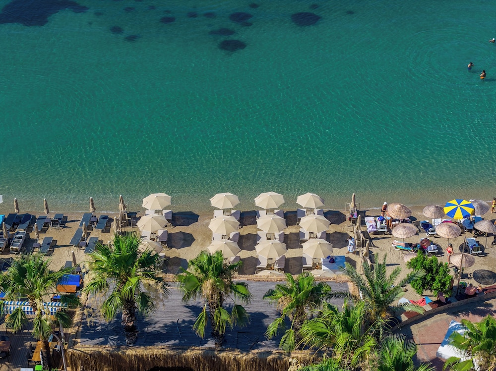 Halikarya Hotel & Restaurant Beach