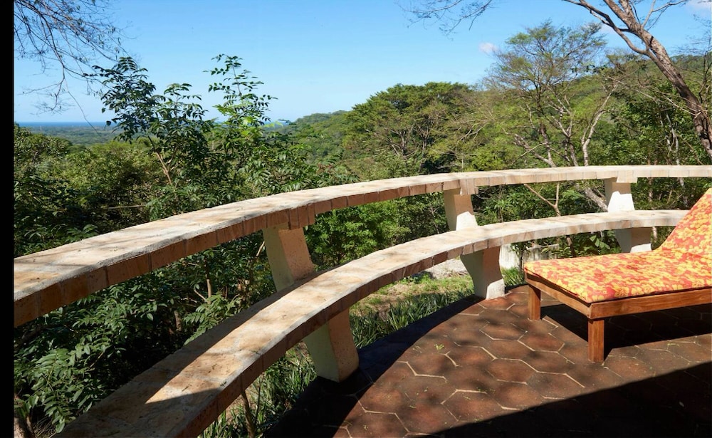 Jungle House- Natural Ocean View Cabin view 4