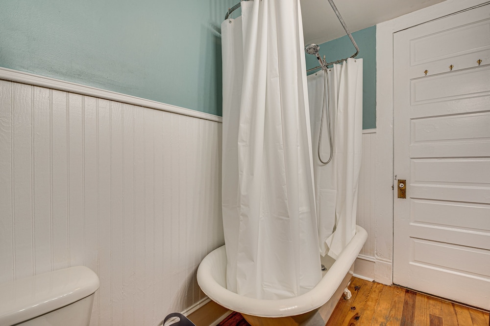 Charming Decatur Oakhurst Bungalow w/ Patio!