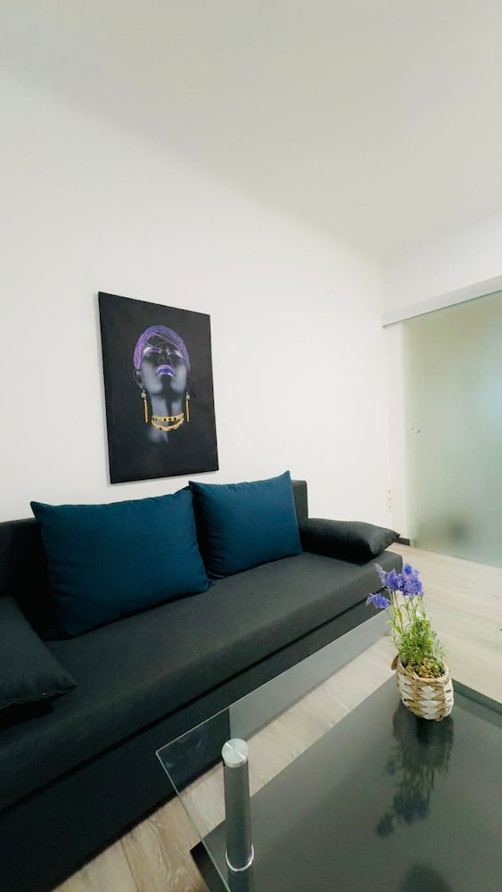 2BR 1LR Apartment for 5 Peaceful Stay