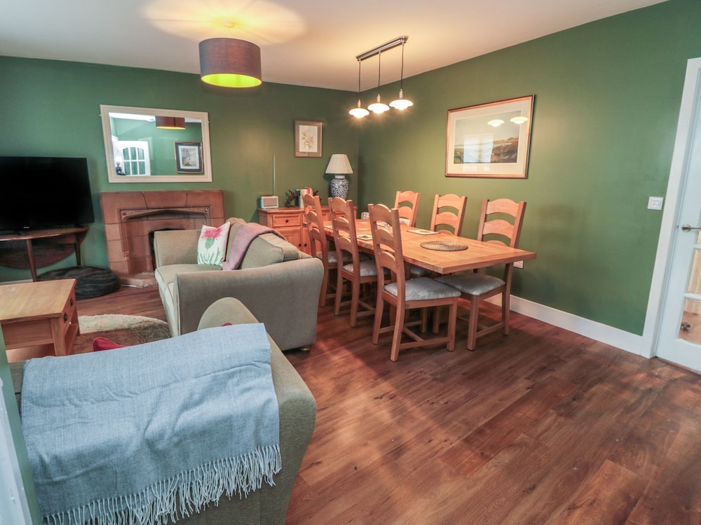 Salmon Cottage