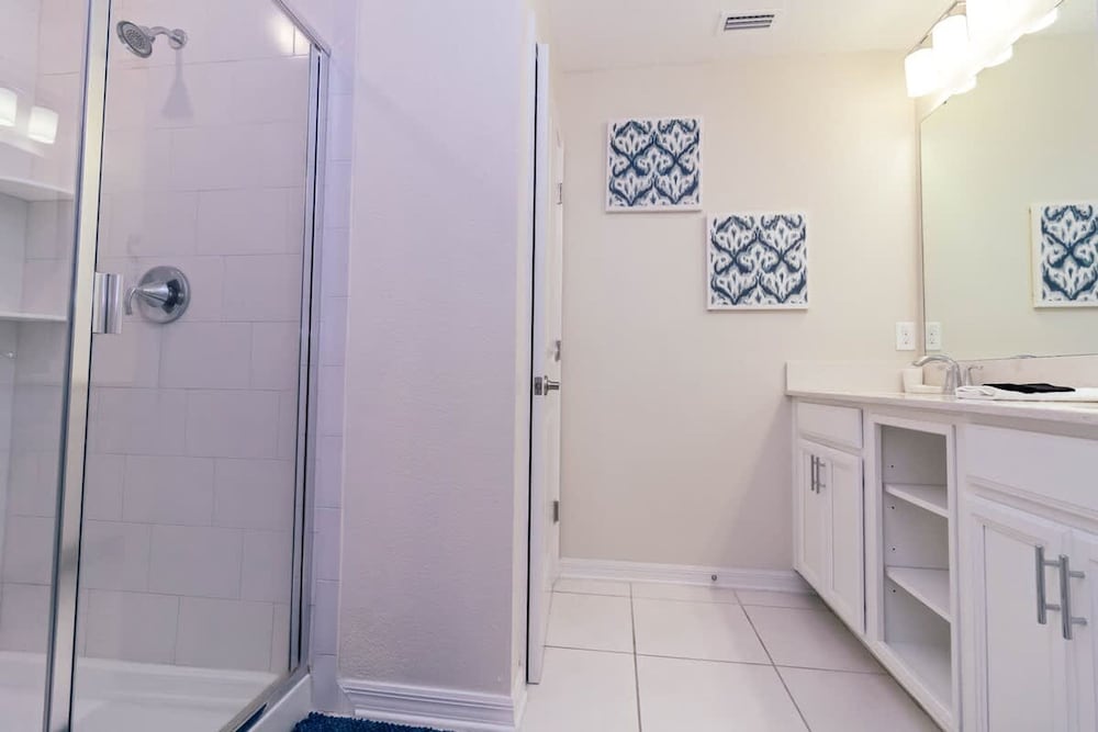Beautiful Decor 2BR Apartment Near Disney