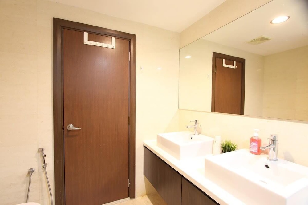 NaiBnB @ Regalia Residence