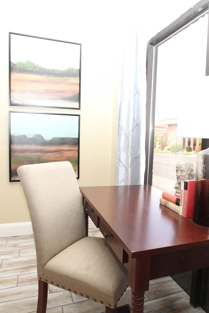 Cedar City Vacations - Stratford Court Hotel - Property Image 2