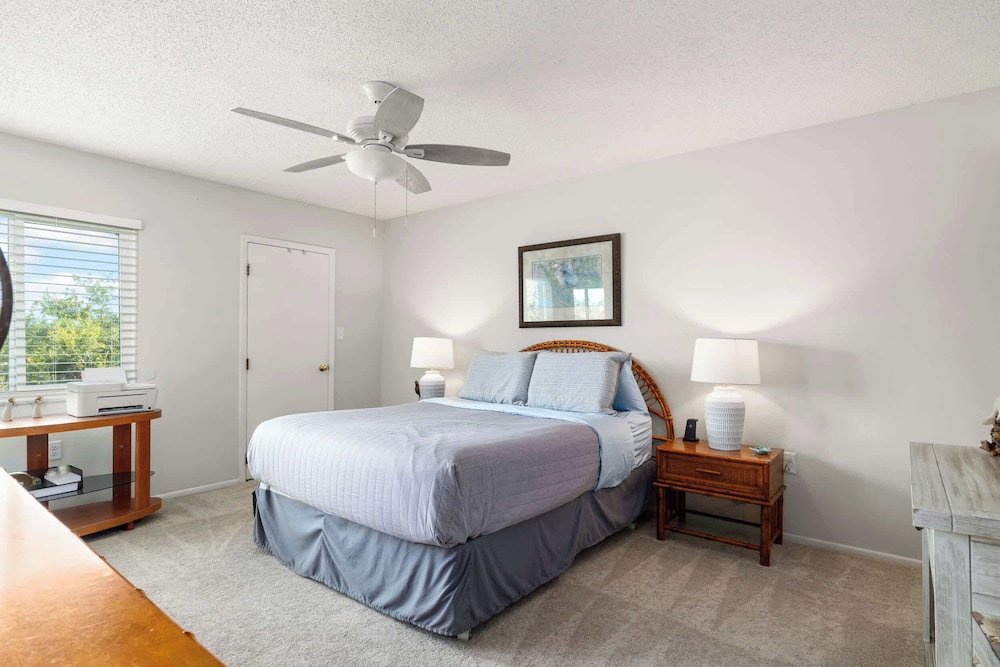 Modern Lakeside Condo 2 Bed, 2 Bath Oldsmar, FL