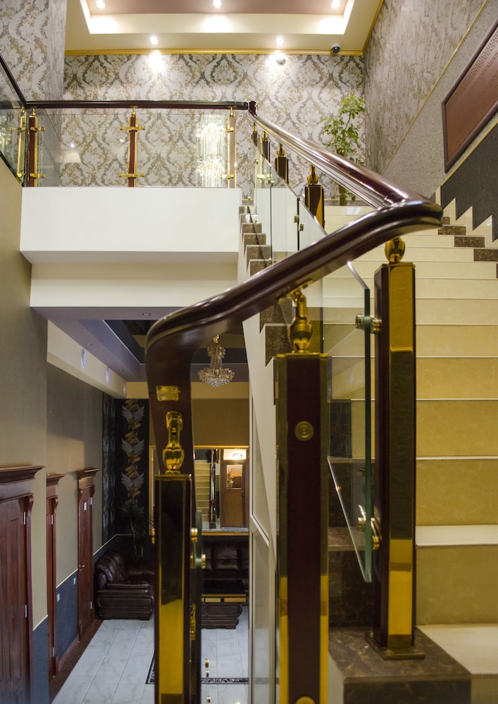 Lobby & Reception