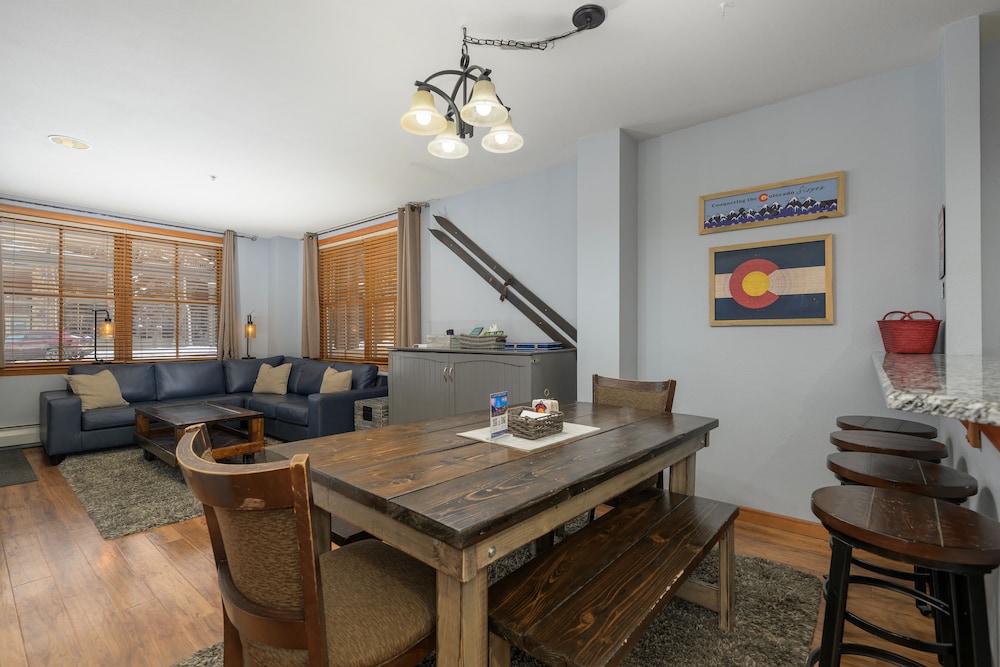 Premium Unit 1100 - One Bedroom - Zephyr Mountain Lodge 1 Condo