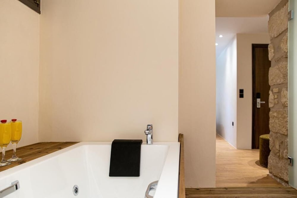 Epitome Suites