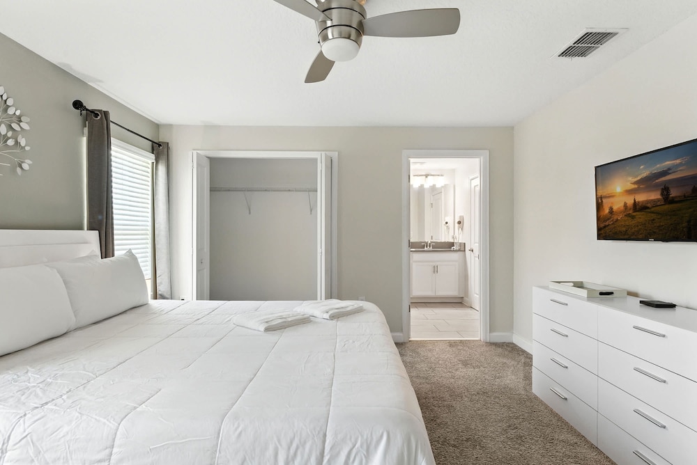 Comfort Stay With Pool Near Attractions