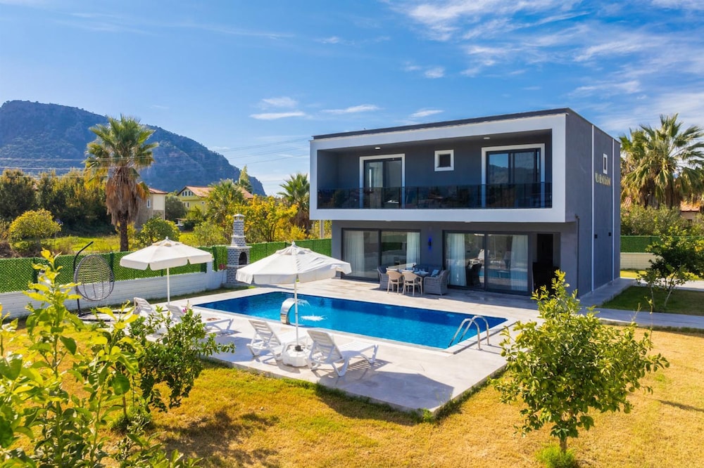 Villa Grand Yasar 1 With 4 Bedrooms and 4 Bathrooms