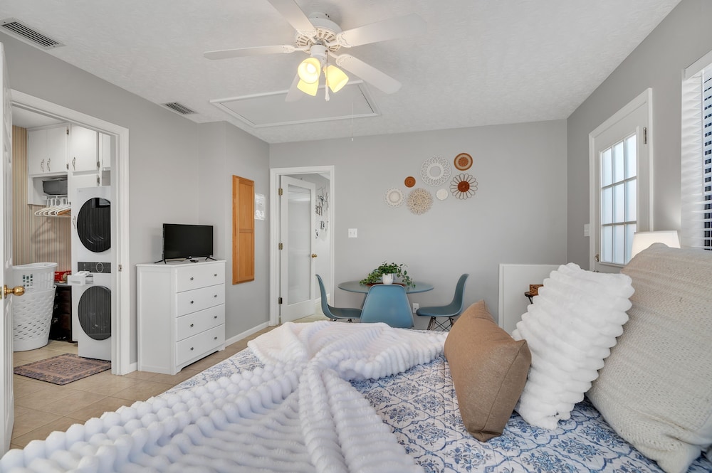 Spacious Home With Beach Access 3 Bedroom Home