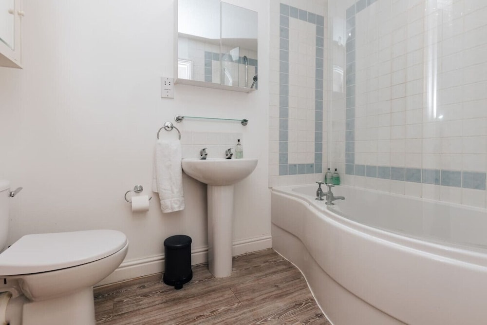 Rose Cottage - Central Henley - From 140 Per Night