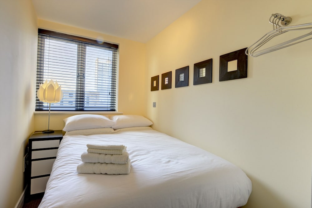 Location Spacious Apartment With Parking view 3