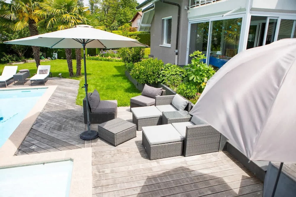 Villa au Bord du lac Avec Piscine Privee et Acces Direct au lac
