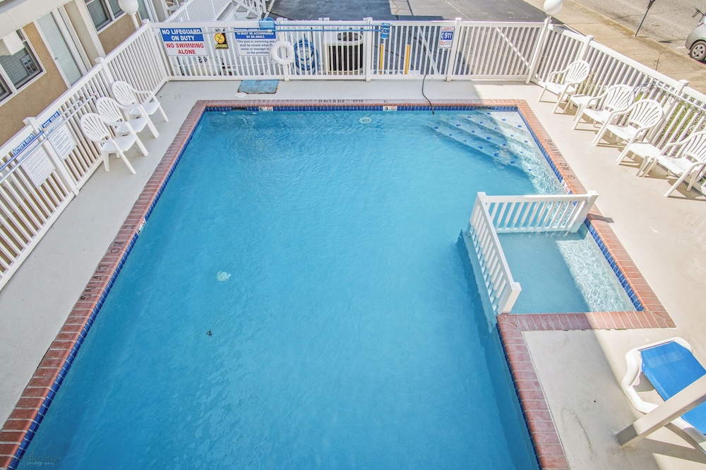 The Harbor Light Family Resort
