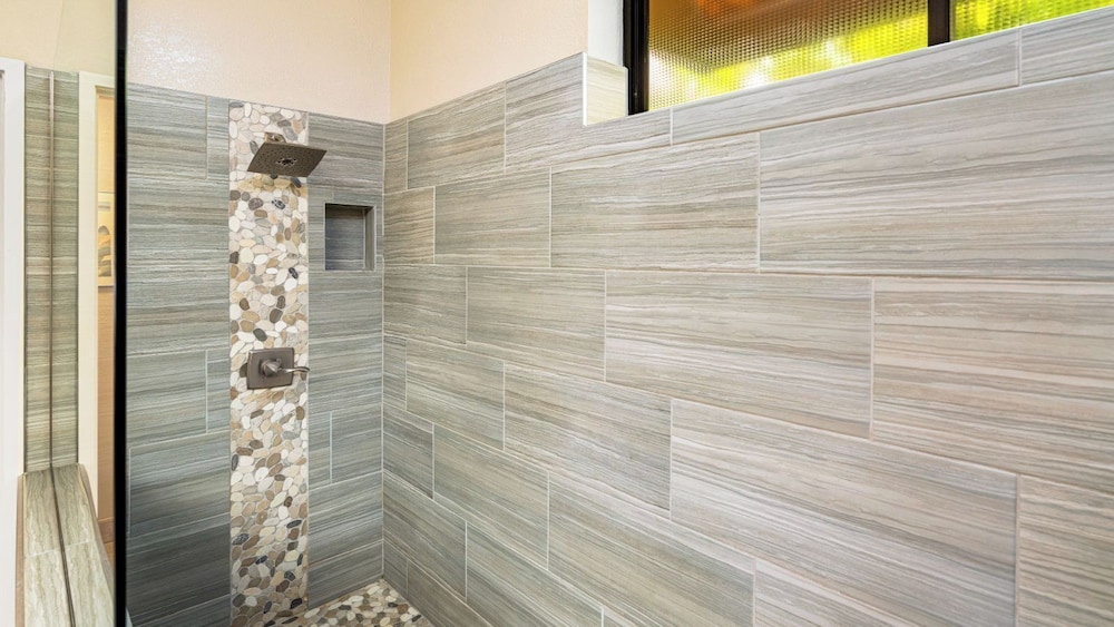 Spacious Hawaiian Unit w/ Lagoon View - AC & Wifi - Vrkcv