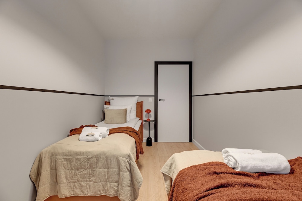 Doki Living - Foodhall & Parking by Downtown Apartments
