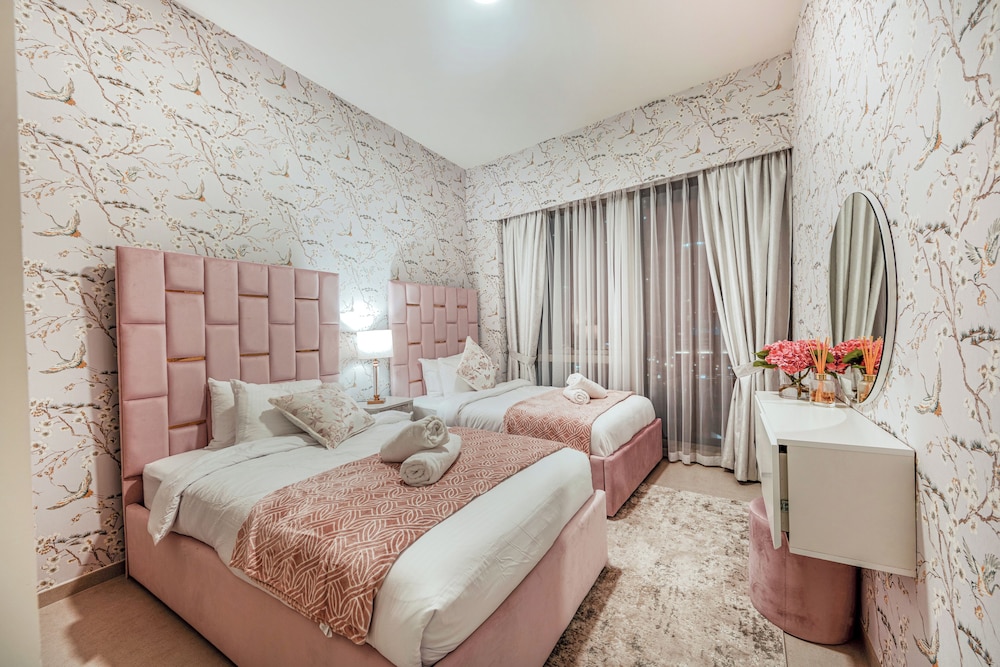 One Lux Stay Grande Signature Residences