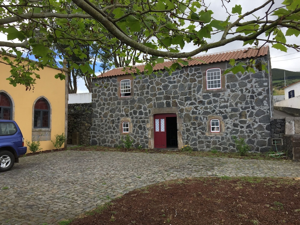 Hotel Serreta Island Home AL - Image 1