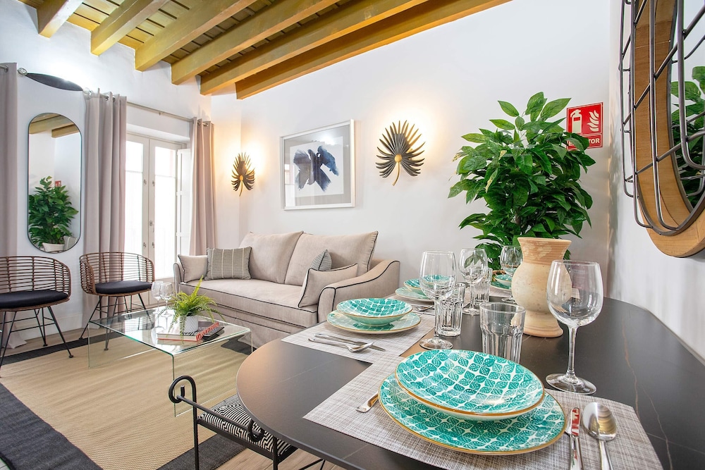 Beatiful Quiet 2Bd Apartment 5 min From the Cathedral Padre Marchena IV