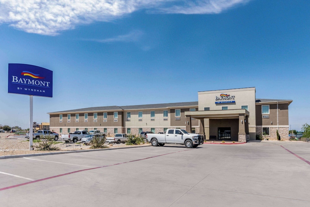 Hotel Baymont by Wyndham Carlsbad NM - Image 1