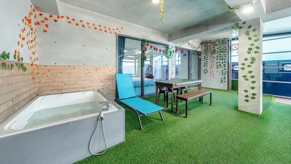 Yeosu Wellstay Pool Villa