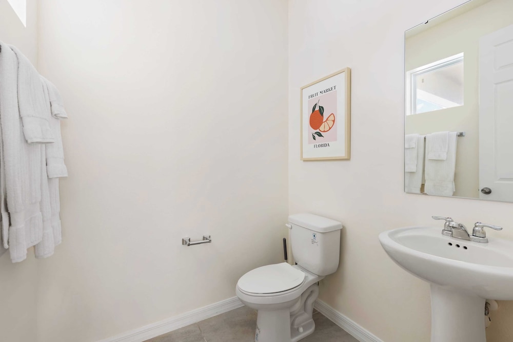Sleeps 25! In Solara Resort, Near the Theme Parks Coconut Breeze by Avantstay