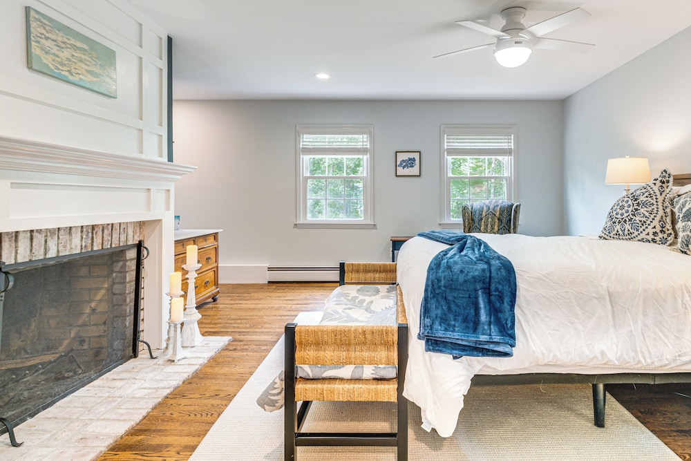 Pool, Gardens & Hot Tub: Luxe Sandy Hook Home!